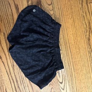 Lululemon hotty hot shorts size 4